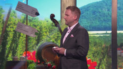 Kapitán Prachař uplácí Štěpána Matonohu - Máme rádi Česko (S15E18)